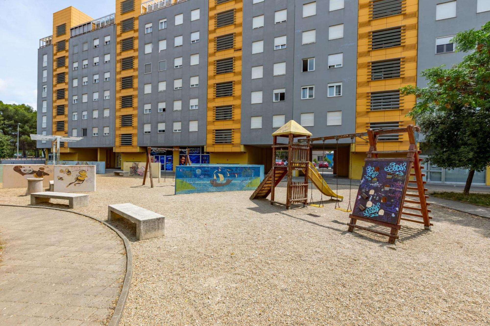 Amarena Studio With Parking Zadar Exteriör bild